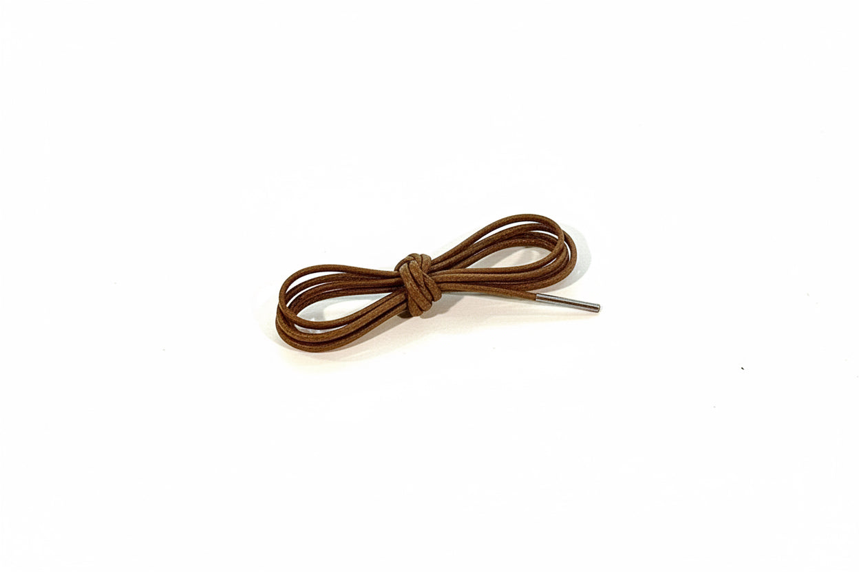 ALDEN SHOES Laces - Chukka boot 21 inch laces in brown, featuring metal aglets and neatly tied in a bow, shown on a plain white background—ideal for chukka boots.